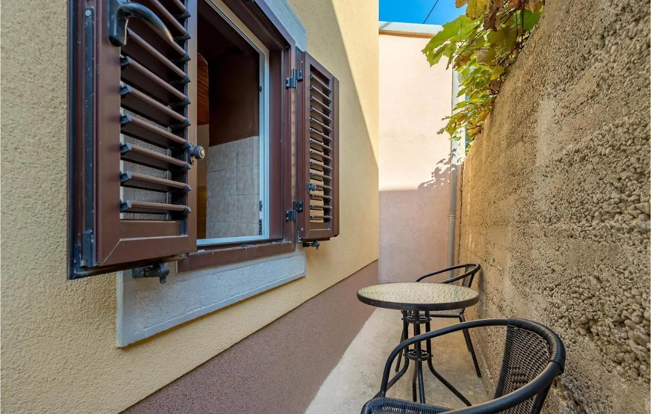 2 Bedroom Stunning Home In Susak Holiday home