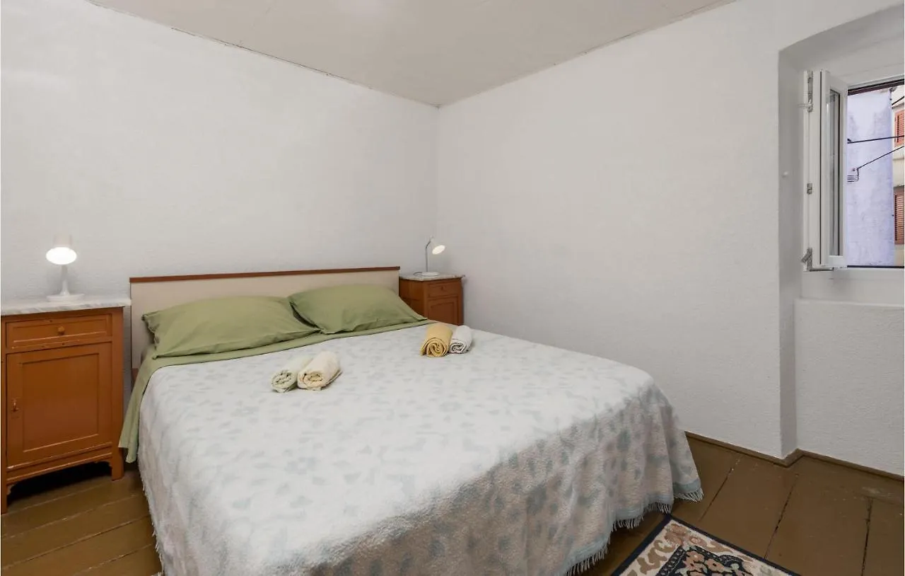 2 Bedroom Stunning Home In Susak Holiday home