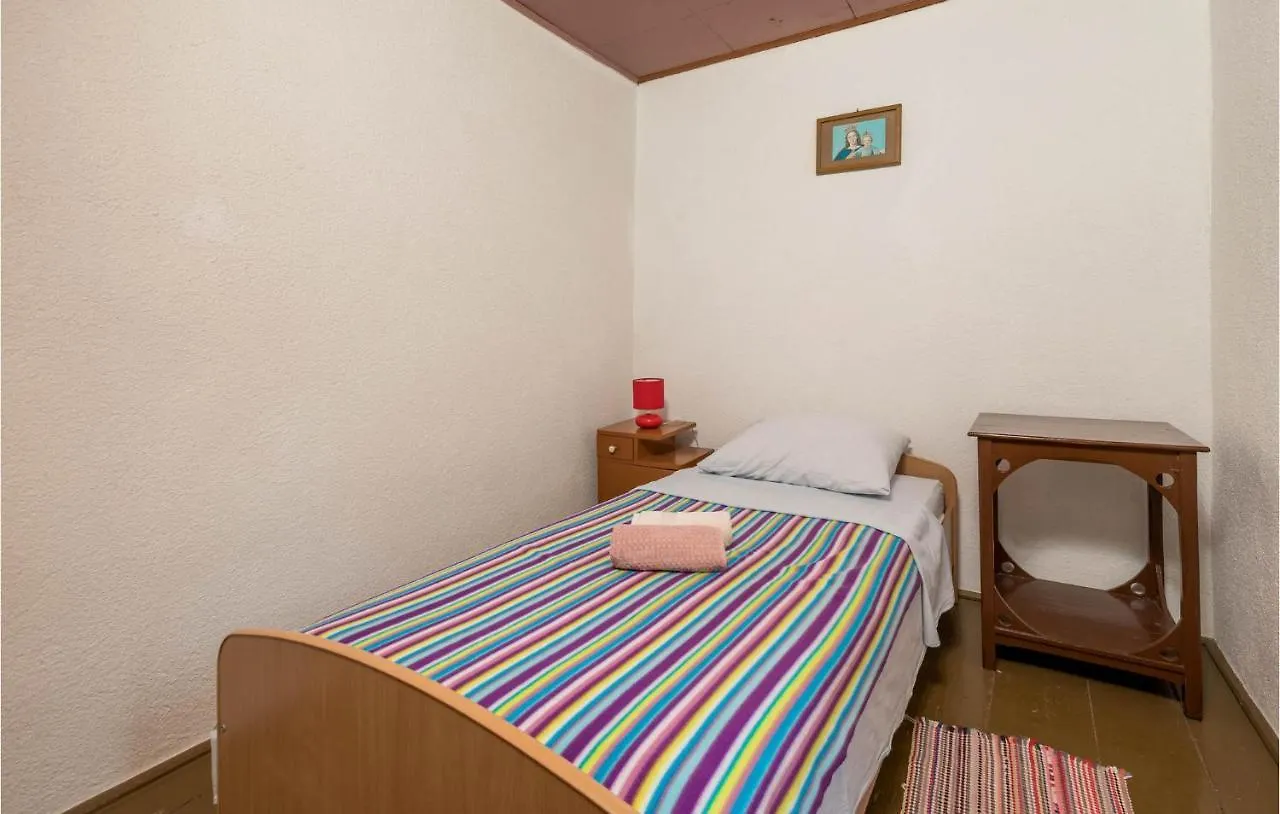 2 Bedroom Stunning Home In Susak Croatia
